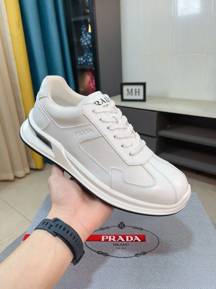 The ex-factory price is 620🌹🌹The high-quality new Prada (Prada) counters are launched simultaneously. The new men's shoes and 😘fabrics are selected from imported mesh and glue-spraying technology. Imported cowhide lining. 👍🏿High-end☄️Open-molded non-slip rubber outsole, exquisite lines, simple and elegant, comfortable and high-end for leisure travel. Code number: 38 to 44